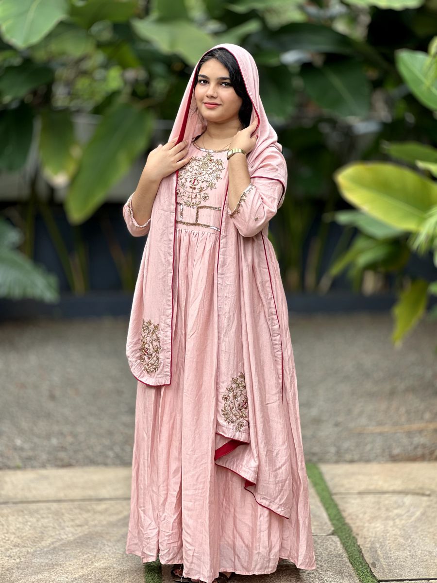 BEUTYFULL PARTYWEAR HEVY HANDWORK   SET