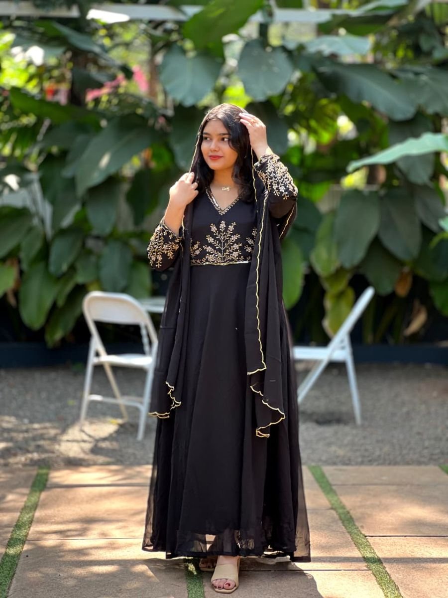 BEUTYFULL PARTYWEAR HEVY HANDWORK ANARKALI SET